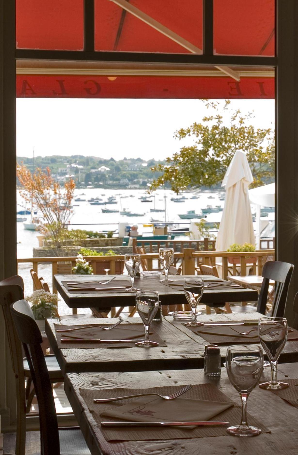Le Grand Hotel Des Bains & Spa - Bretagne Locquirec Bagian luar foto