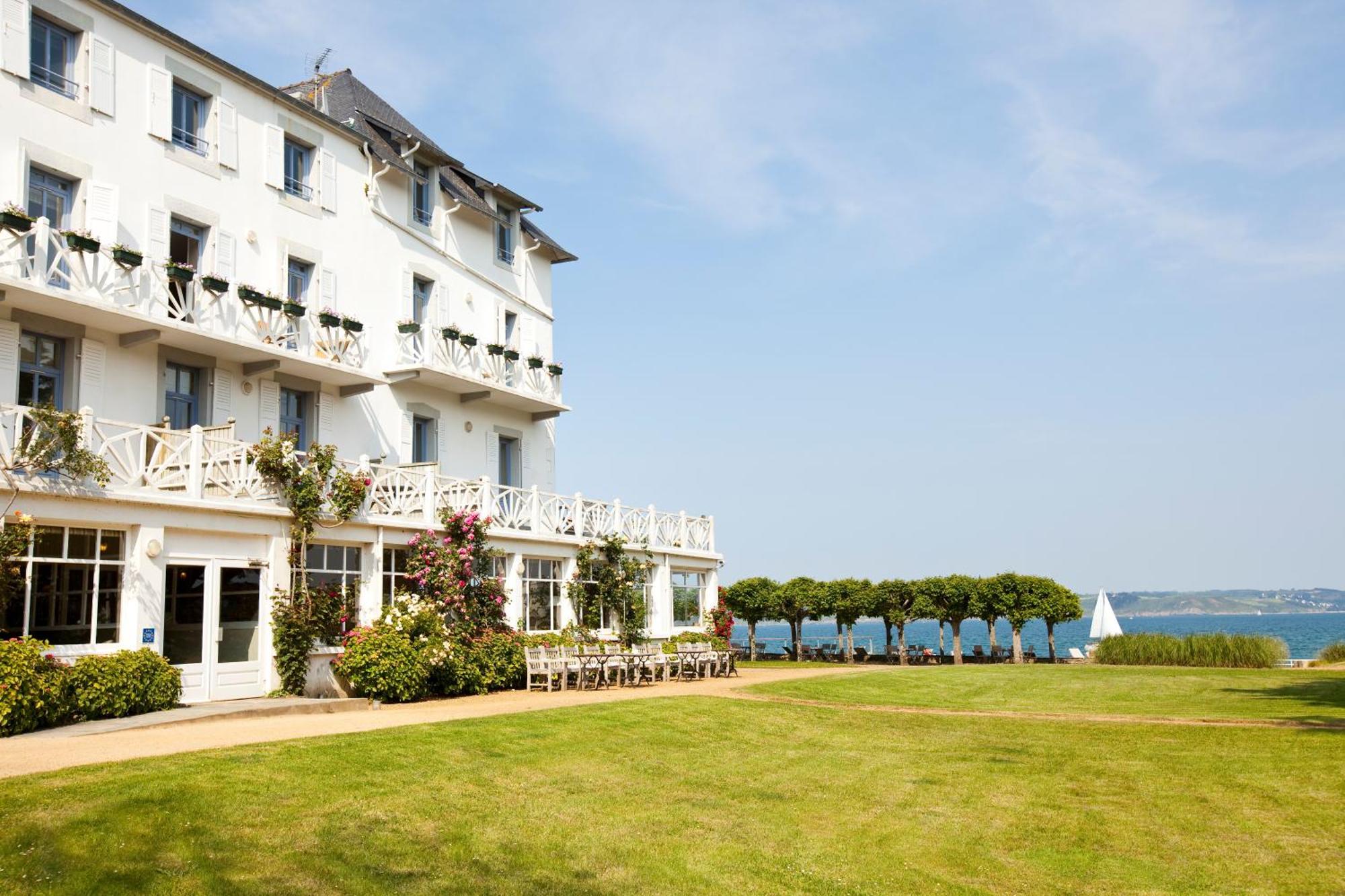 Le Grand Hotel Des Bains & Spa - Bretagne Locquirec Bagian luar foto